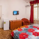 Central Guesthouse Five Corners